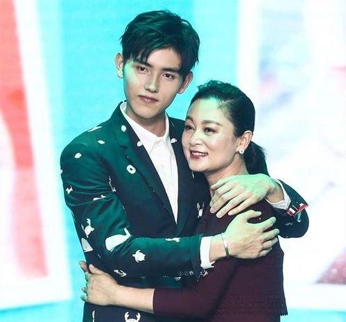 娱乐吃瓜博主陈飞宇视频,陈飞宇吃瓜视频揭秘娱乐圈幕后真相